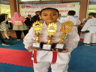 Juara Umum Karate Putri